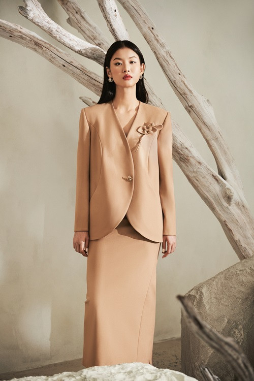 Áo blazer cổ tim hiện đại, sang trọng