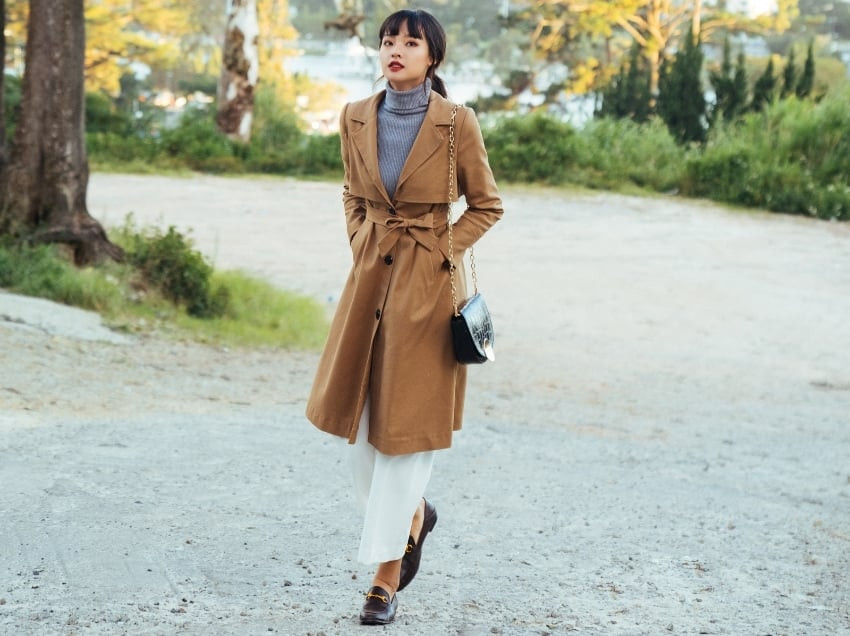 Áo trench coat kết hợp cùng quần âu