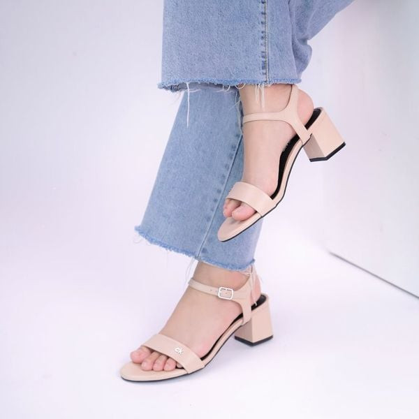 Chất liệu giày sandal đa dạng