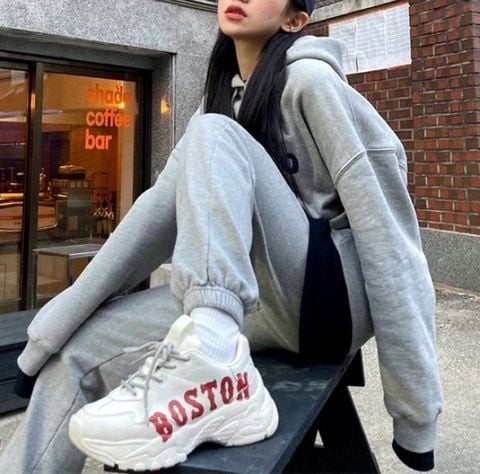 Giày MLB Boston và áo hoodie cho phong cách mùa đông đầy ấn tượng