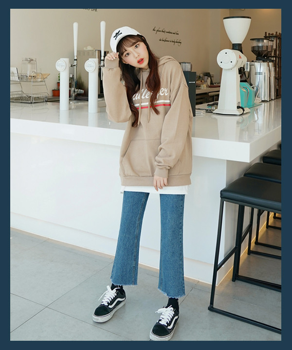 Hoodie Với Quần Jeans