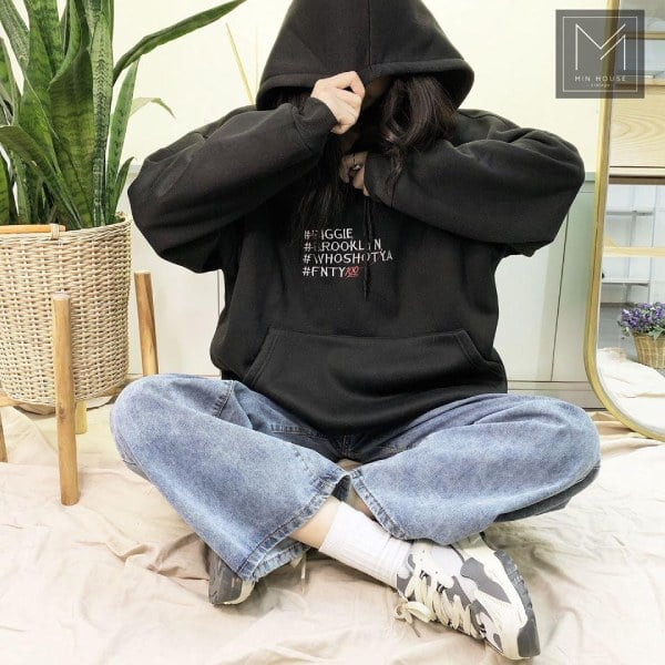 Phối quần ống loe với áo hoodie