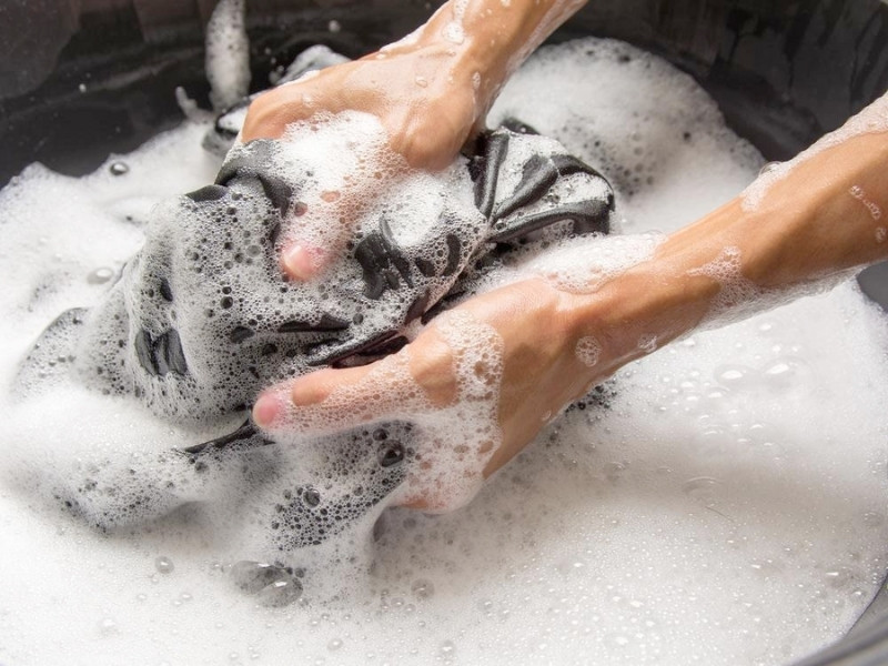 Áo giữ nhiệt có giặt được không? Cách giặt áo giữ nhiệt đúng nhất