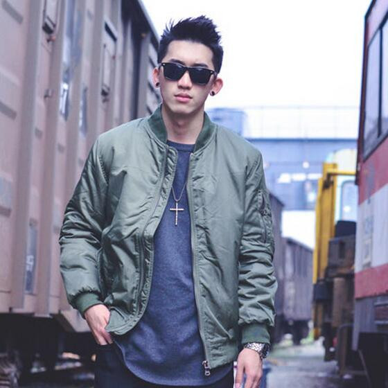 Áo khoác bomber là gì? Mẹo phối đồ cực chất với bomber