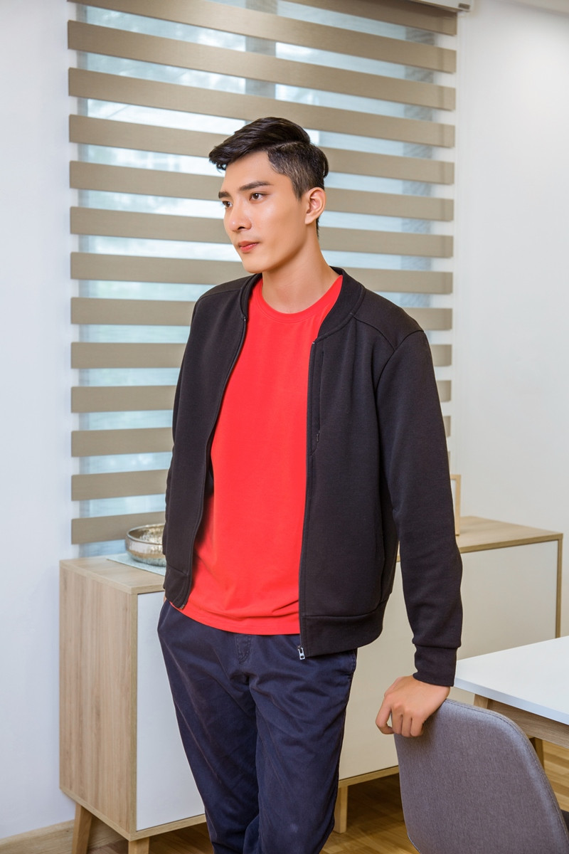 Áo khoác bomber là gì? Mẹo phối đồ cực chất với bomber