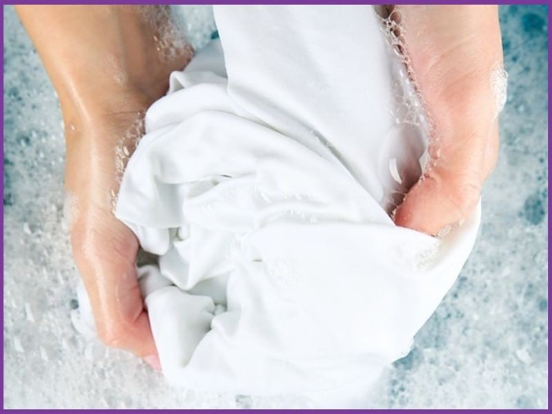 Bật mí cách mặc quần trắng không bị lộ cho bạn thêm thanh lịch
