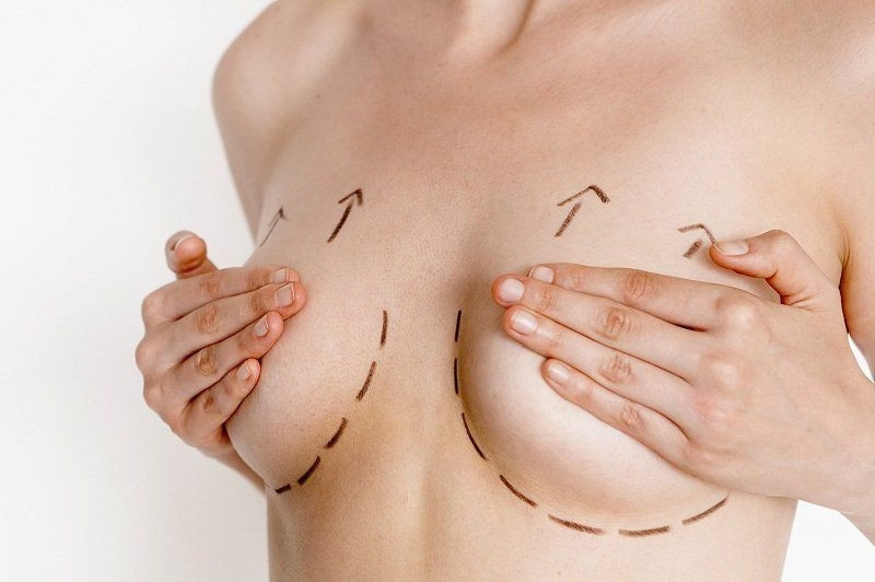 Bóp ngực nhiều có to ra không? Cách xoa bóp ngực chống chảy xệ