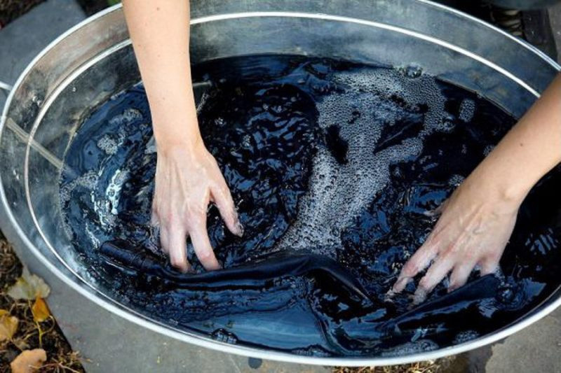 Cách giặt quần jeans không phai màu, giữ quần bền như mới