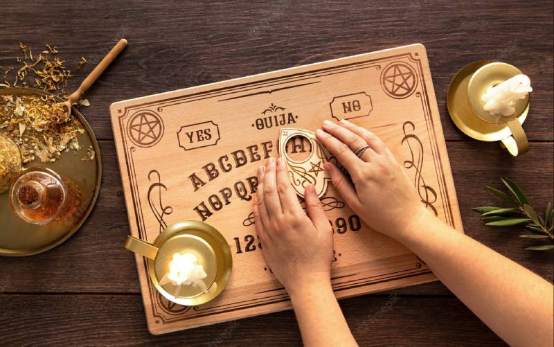 Cầu cơ là gì? Những quy tắc mà bạn cần biết khi chơi cầu cơ