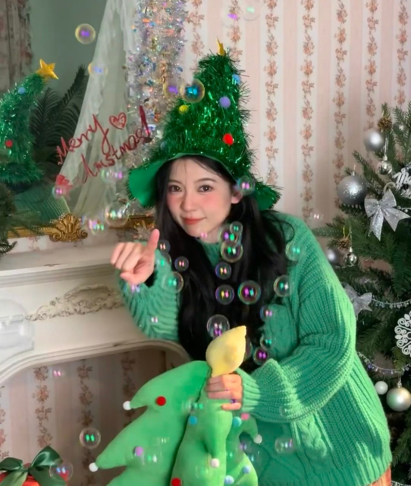 Đi chơi Noel mặc màu gì? Gợi ý 7+ cách phối màu outfit mùa lễ hội