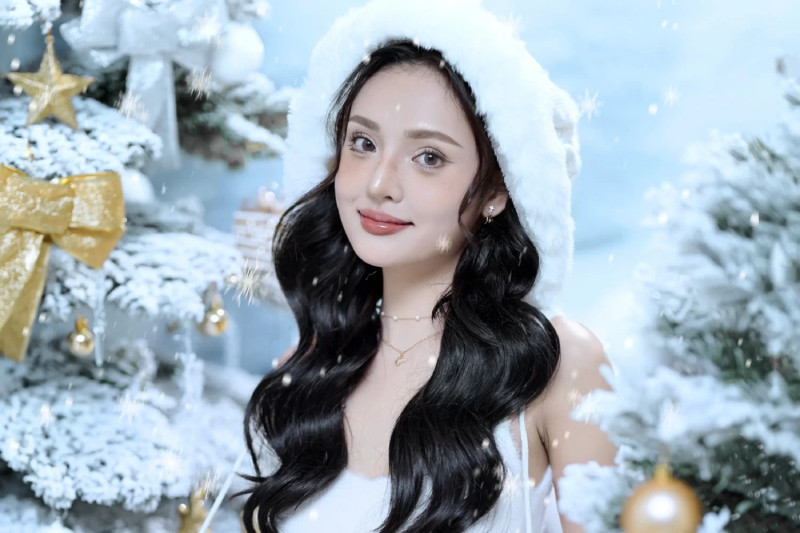 Đi chơi Noel mặc màu gì? Gợi ý 7+ cách phối màu outfit mùa lễ hội