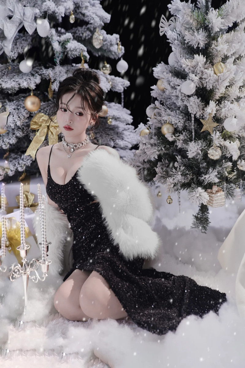 Đi chơi Noel mặc màu gì? Gợi ý 7+ cách phối màu outfit mùa lễ hội