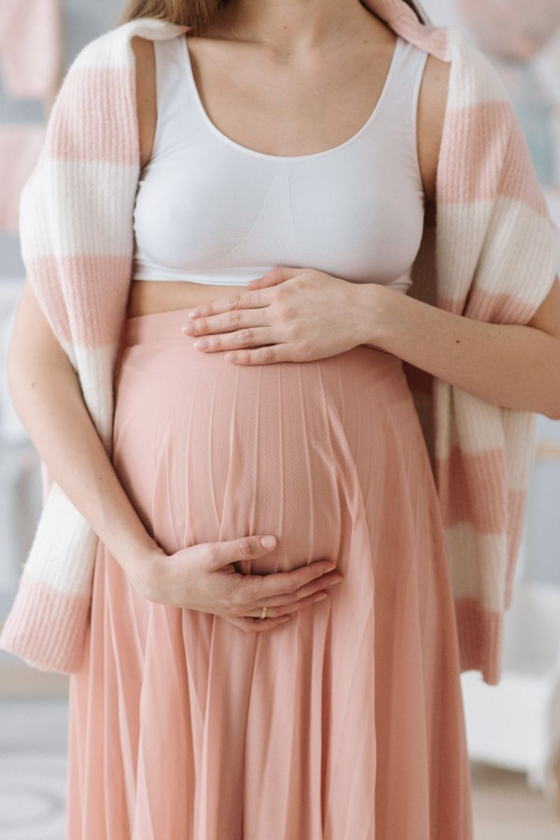 Gợi ý cách phối đồ cho bà bầu mùa đông ấm áp mà vẫn thời trang