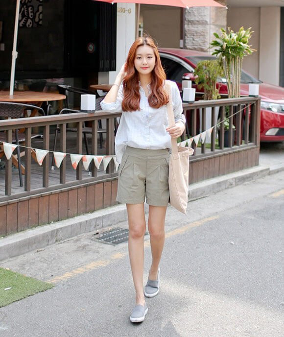Mặc quần short nữ mang giày gì cho đẹp và phong cách