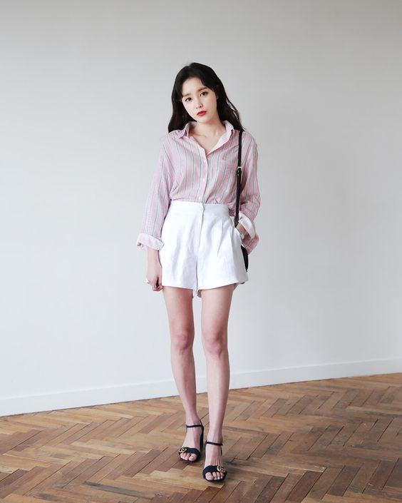 Mặc quần short nữ mang giày gì cho đẹp và phong cách