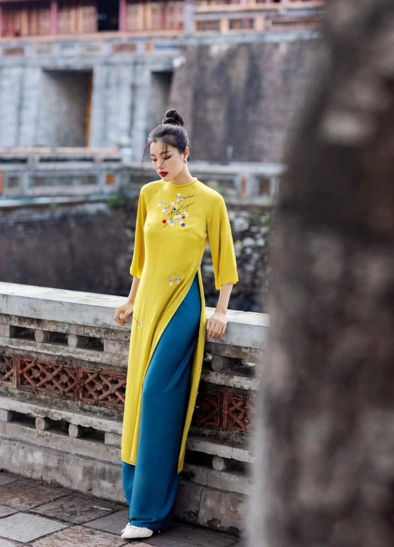 Màu vàng phối với màu gì? Công thức phối đồ màu vàng tôn da