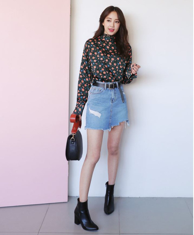Mix and match: Chân váy jeans mặc với áo gì đẹp – độc – chất?