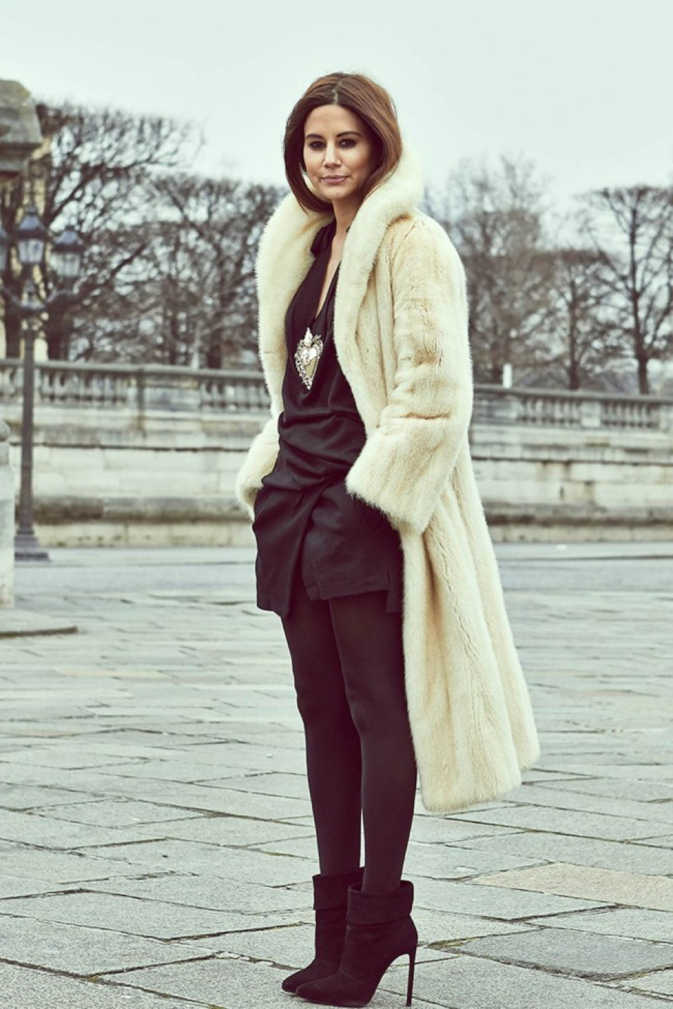 Phối đồ với giày boot nữ: các set đồ hot trend cho mùa đông này