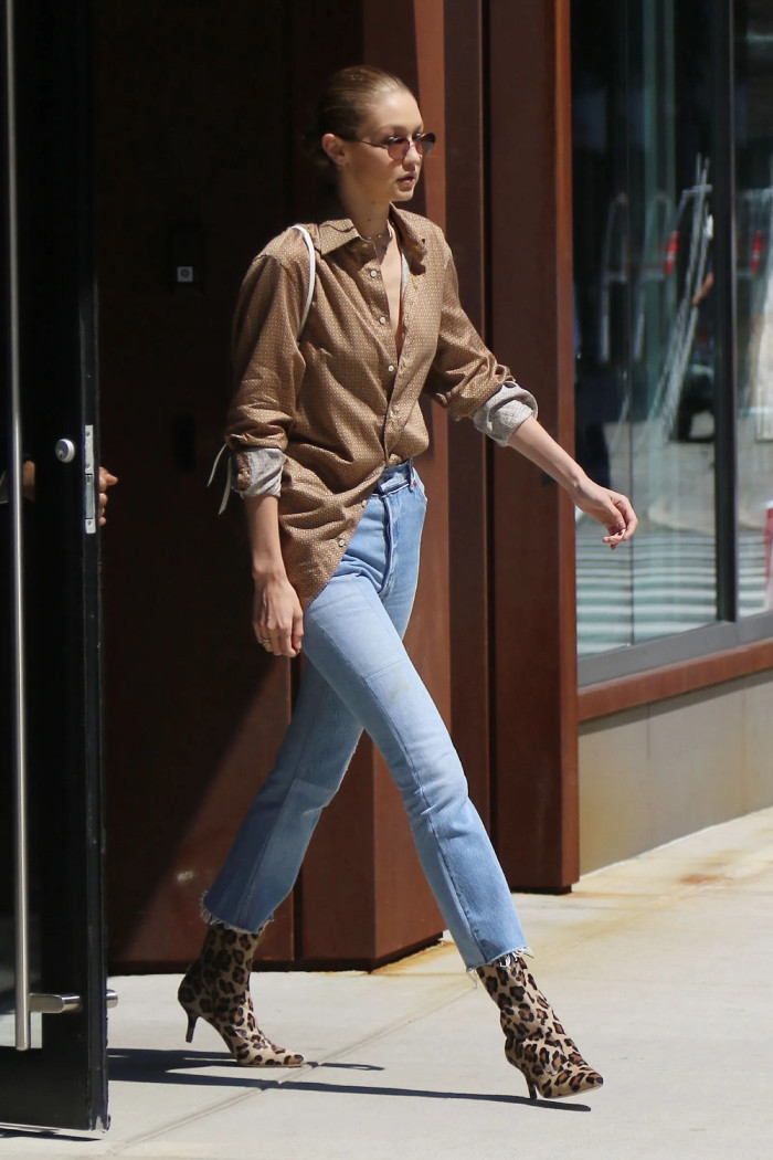 Phối đồ với giày boot nữ: các set đồ hot trend cho mùa đông này