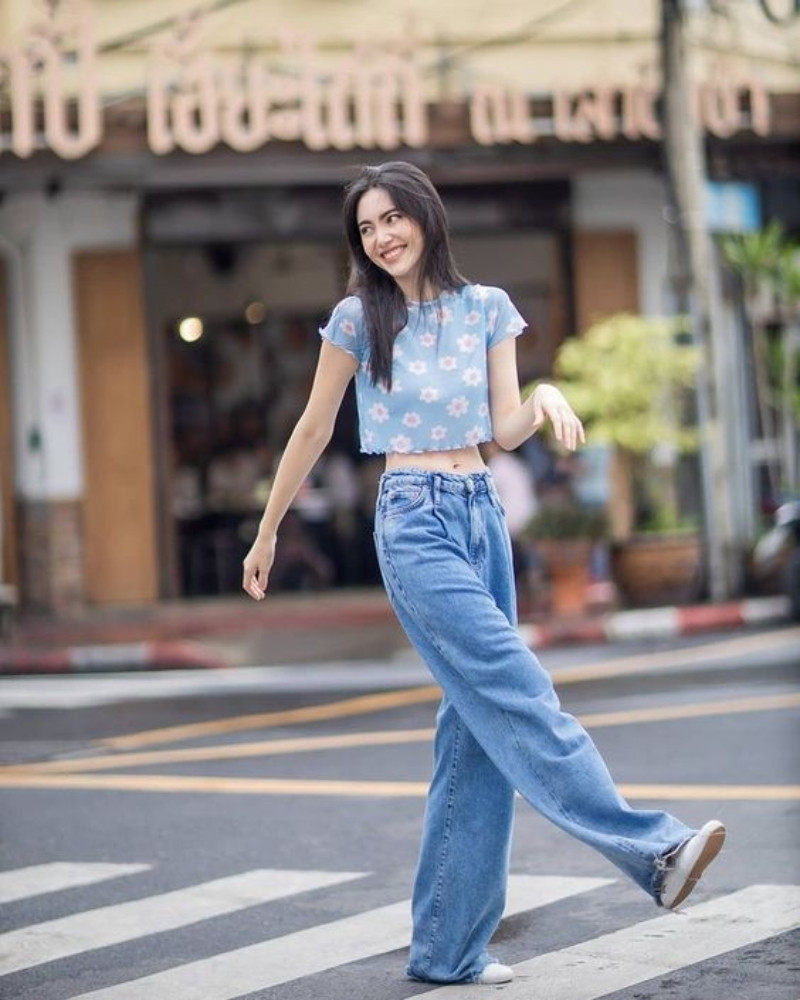 Quần jean ống rộng phối với áo gì mùa đông giúp nàng hack dáng?