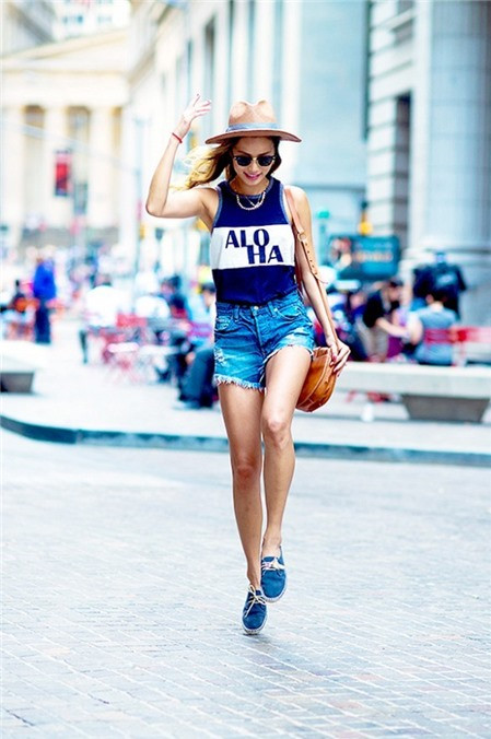 Tank top là gì? Công thức mix and match áo tank top chất lừ
