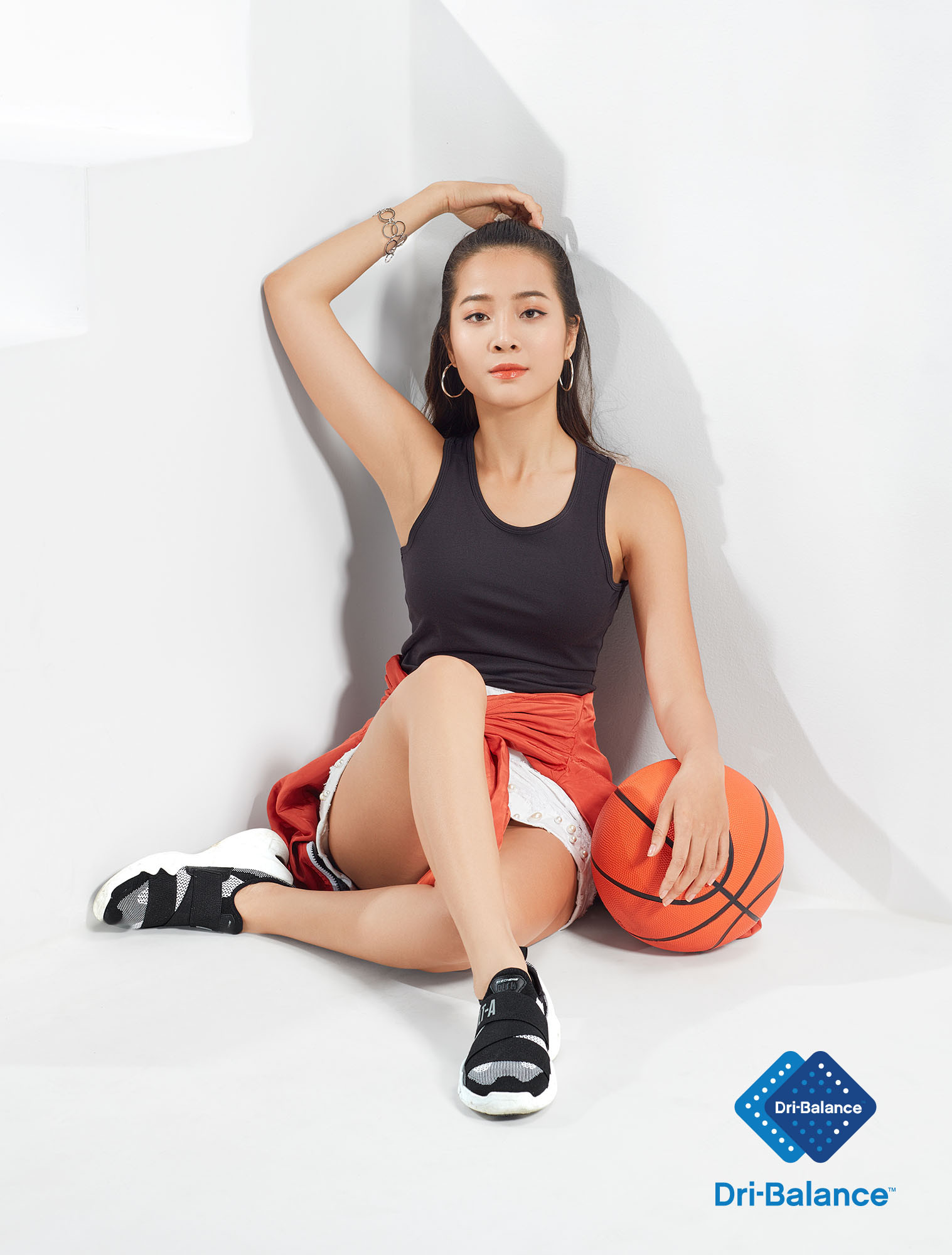 Tank top là gì? Công thức mix and match áo tank top chất lừ