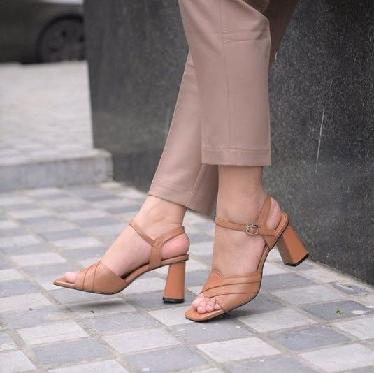 TOP 5 mẫu xăng đan mùa hè hiện đại, năng động